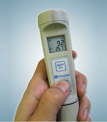 Large display of Milwaukee PH55 PH Tester & Temperature Meter