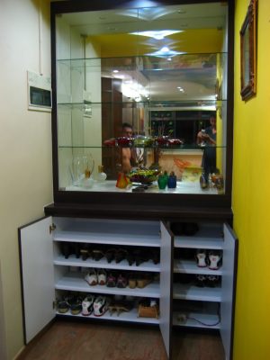 Custom-made shoe cabinet